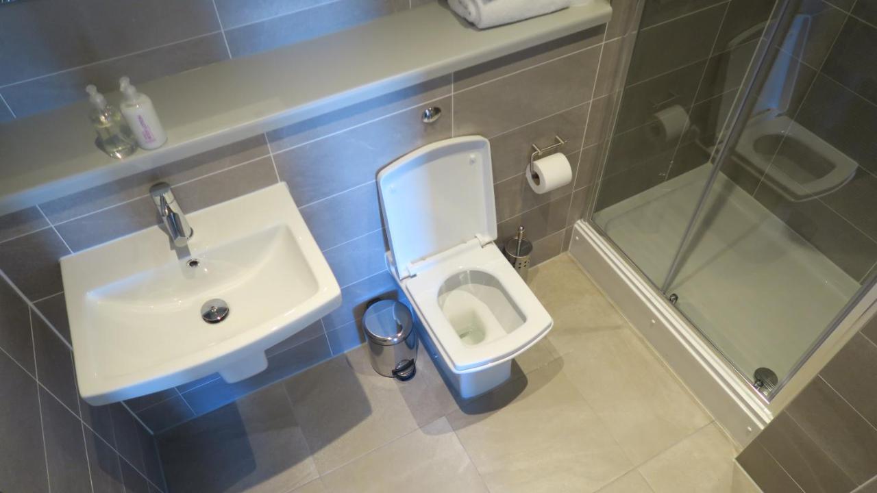 Quay Apartments Clarence House 뉴포트 외부 사진