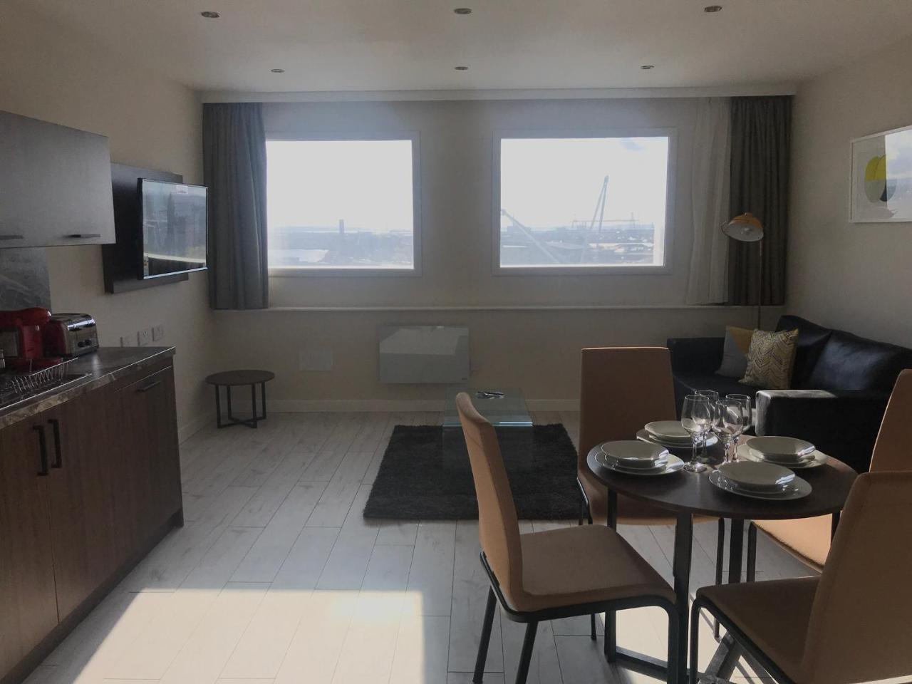 Quay Apartments Clarence House 뉴포트 외부 사진