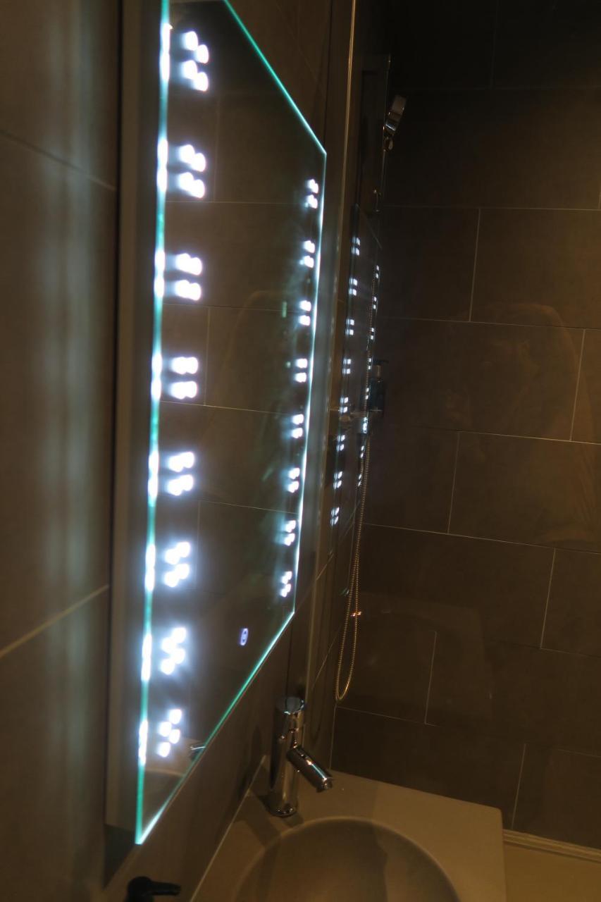 Quay Apartments Clarence House 뉴포트 외부 사진