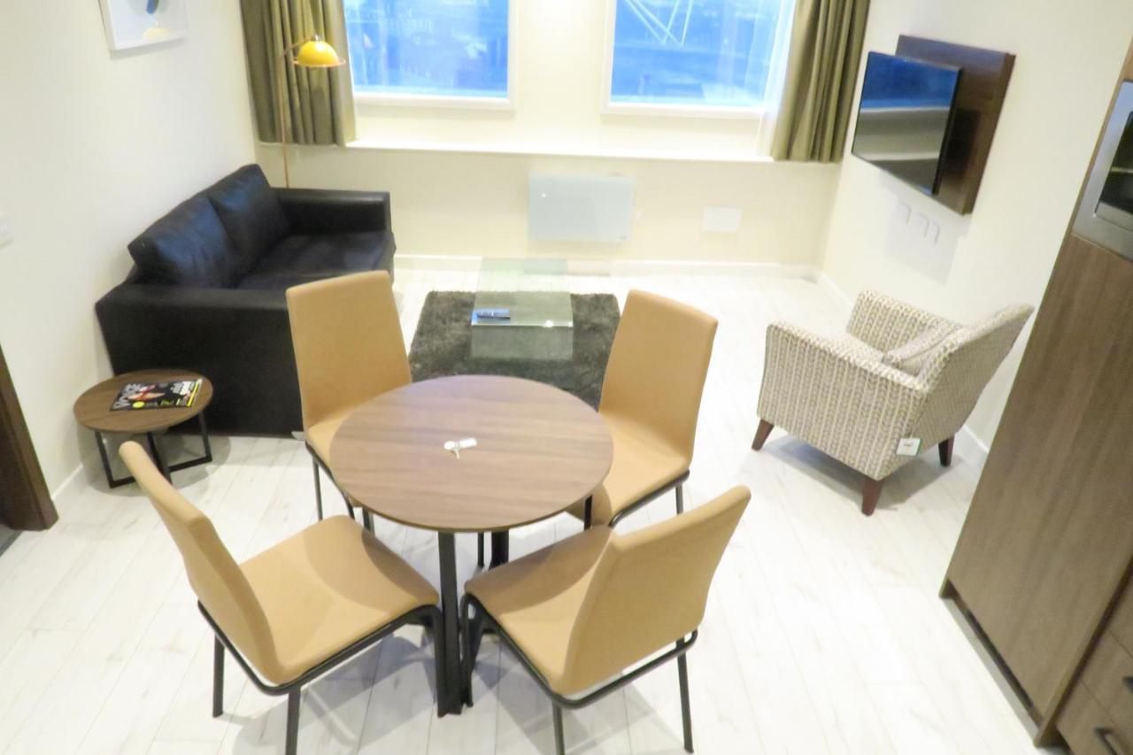 Quay Apartments Clarence House 뉴포트 외부 사진