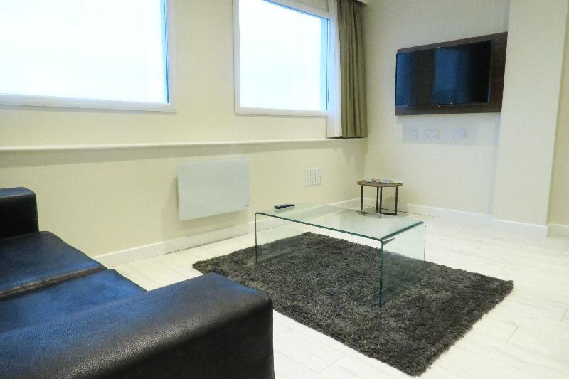 Quay Apartments Clarence House 뉴포트 외부 사진