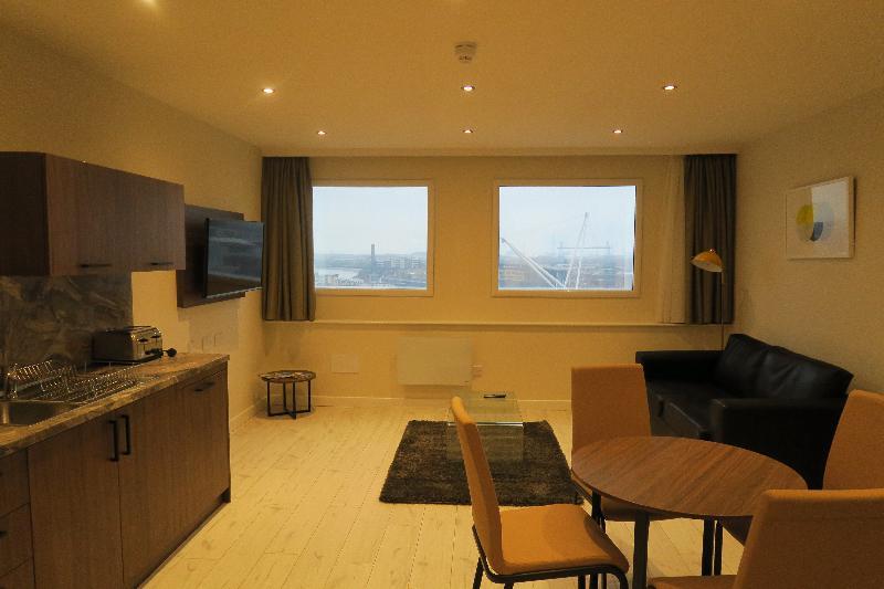 Quay Apartments Clarence House 뉴포트 외부 사진